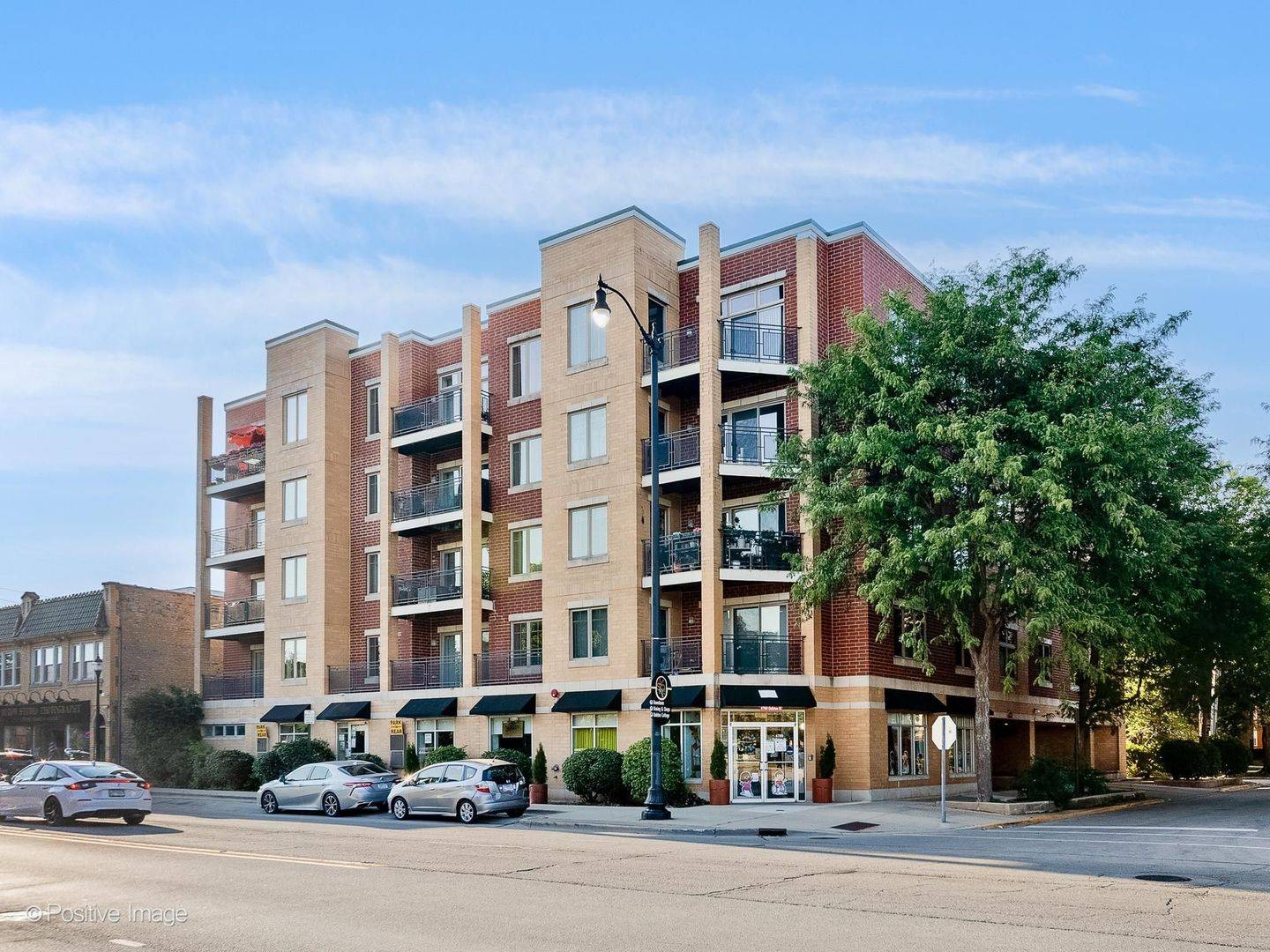8000 Kilpatrick AVE #2F, Skokie, IL 60076