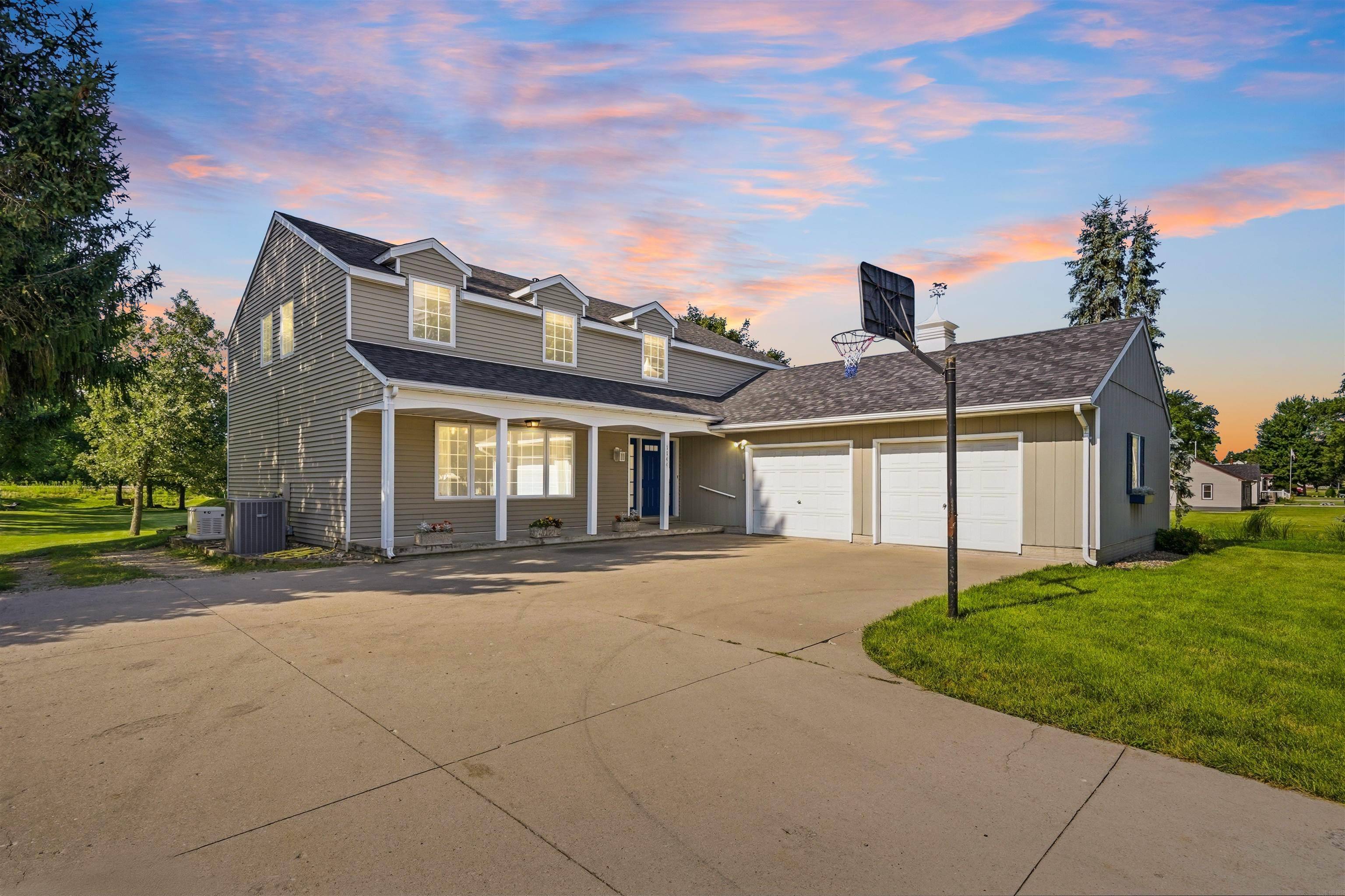 1144 Hawley ST, Jesup, IA 50648