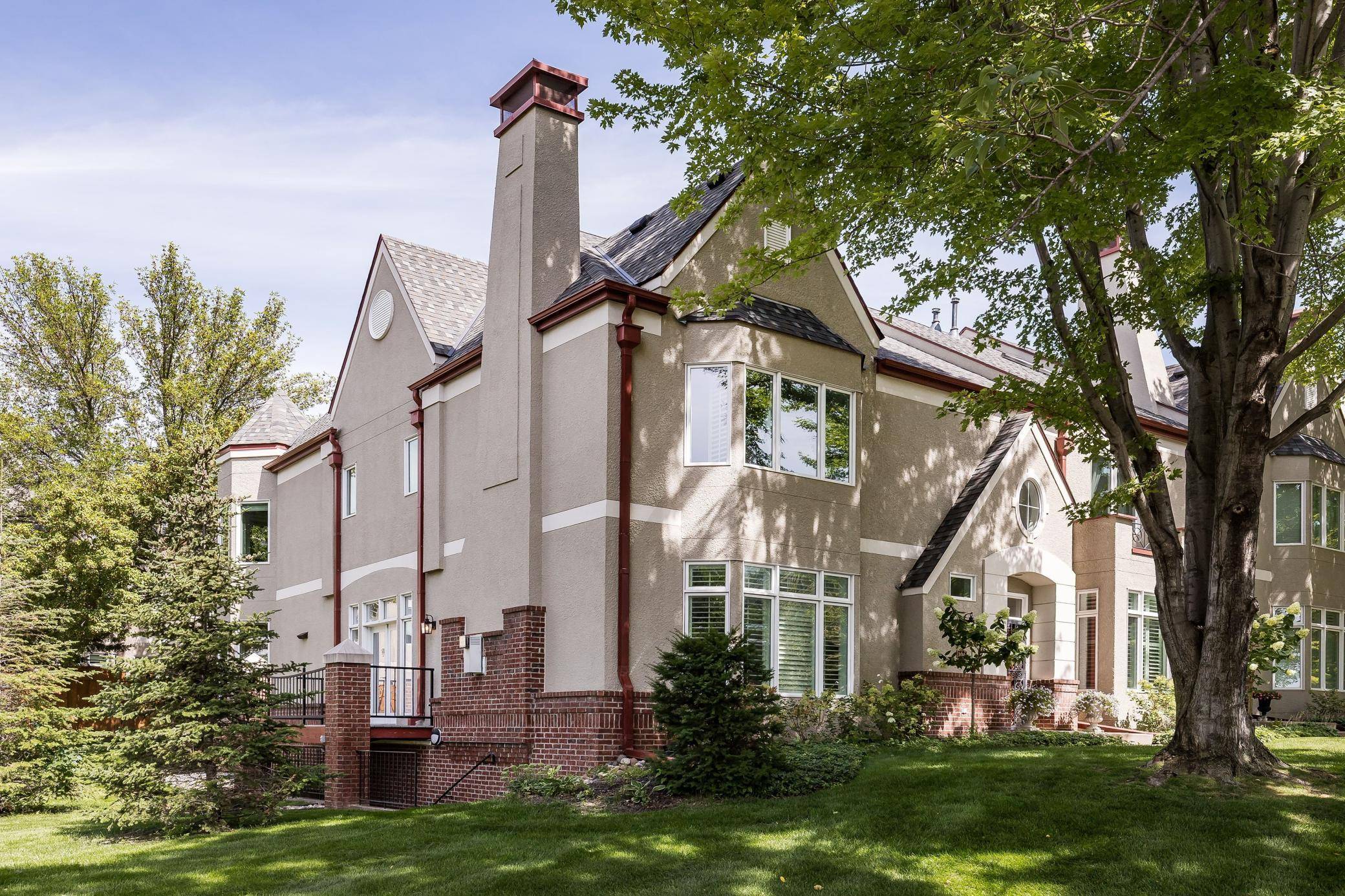 106 Coventry LN, Edina, MN 55435
