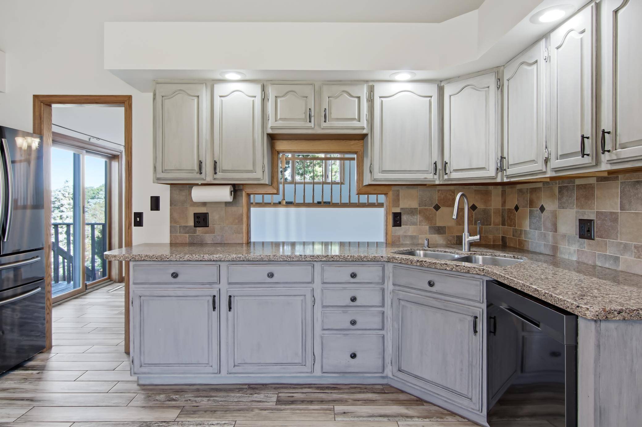 4002 Oak Knoll DR, Eau Claire, WI 54701