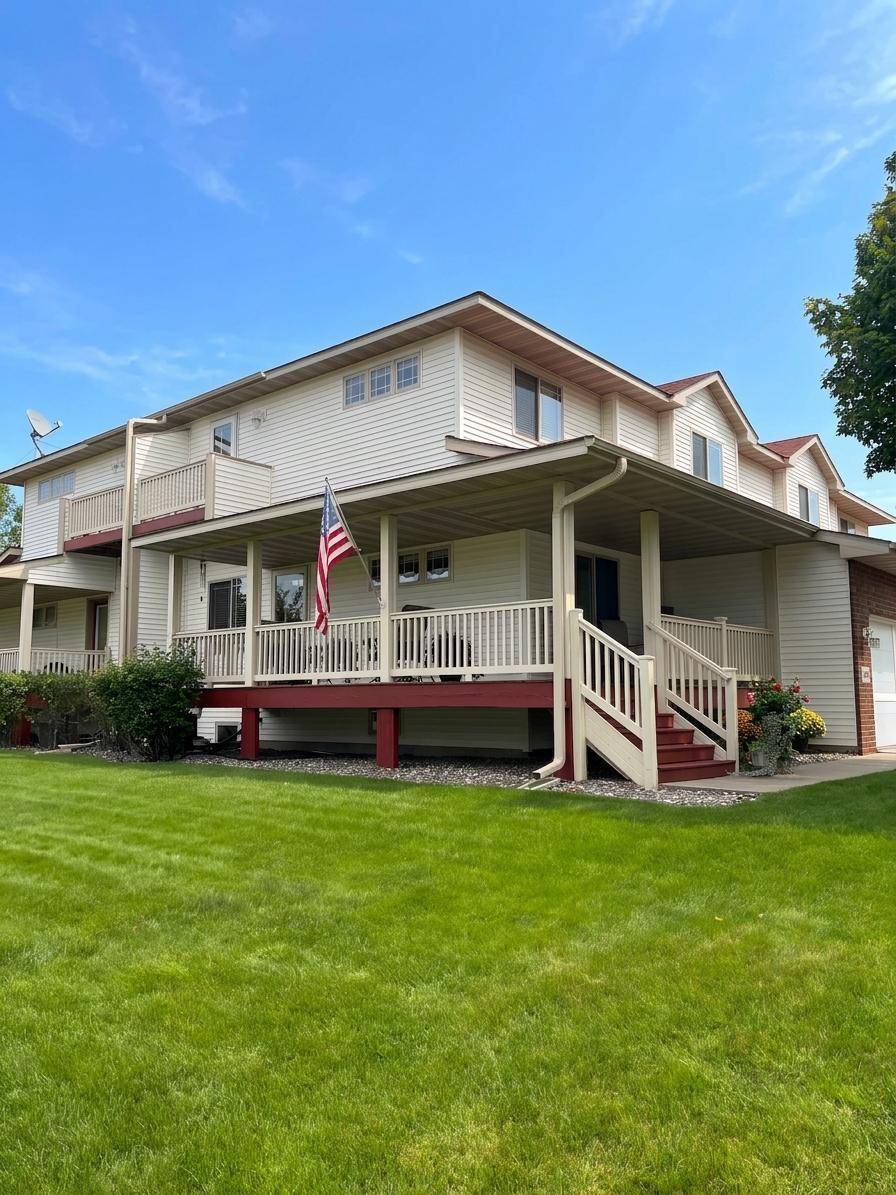 8600 Tessman CIR N, Brooklyn Park, MN 55445