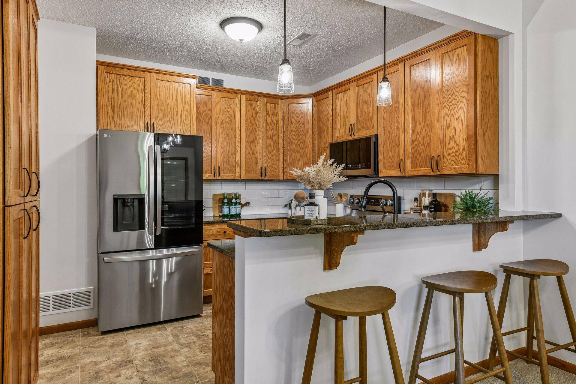 7808 Madelyn Creek DR, Victoria, MN 55386
