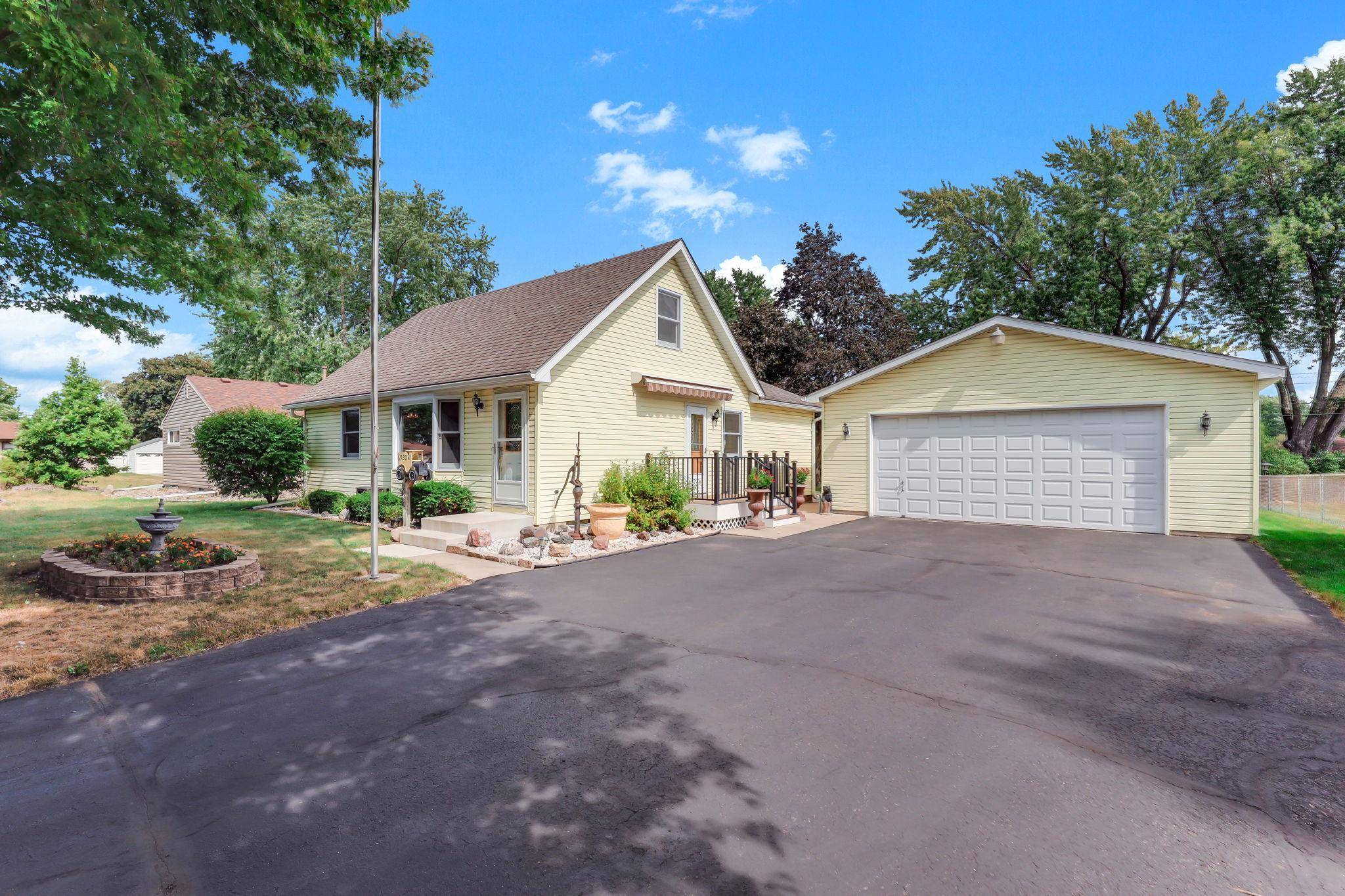 6920 Claude AVE, Inver Grove Heights, MN 55076