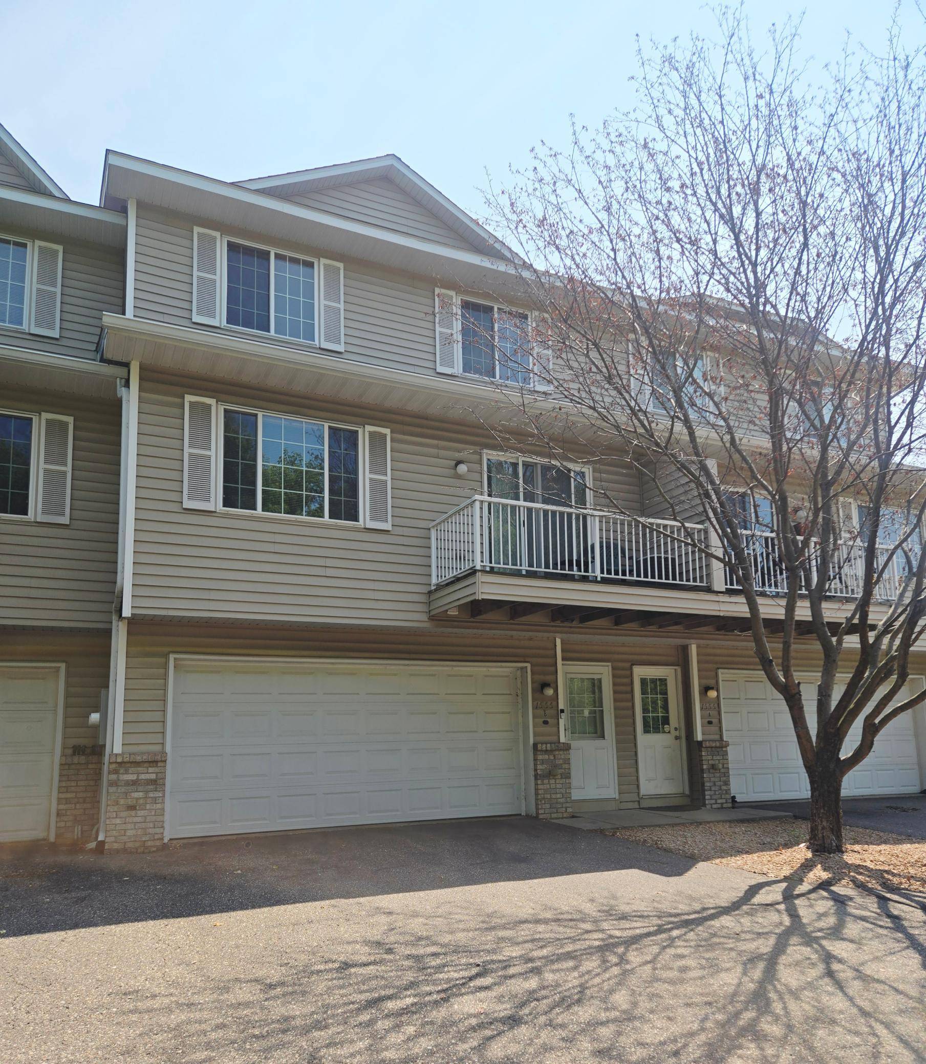 1555 County Road D E #B, Maplewood, MN 55109