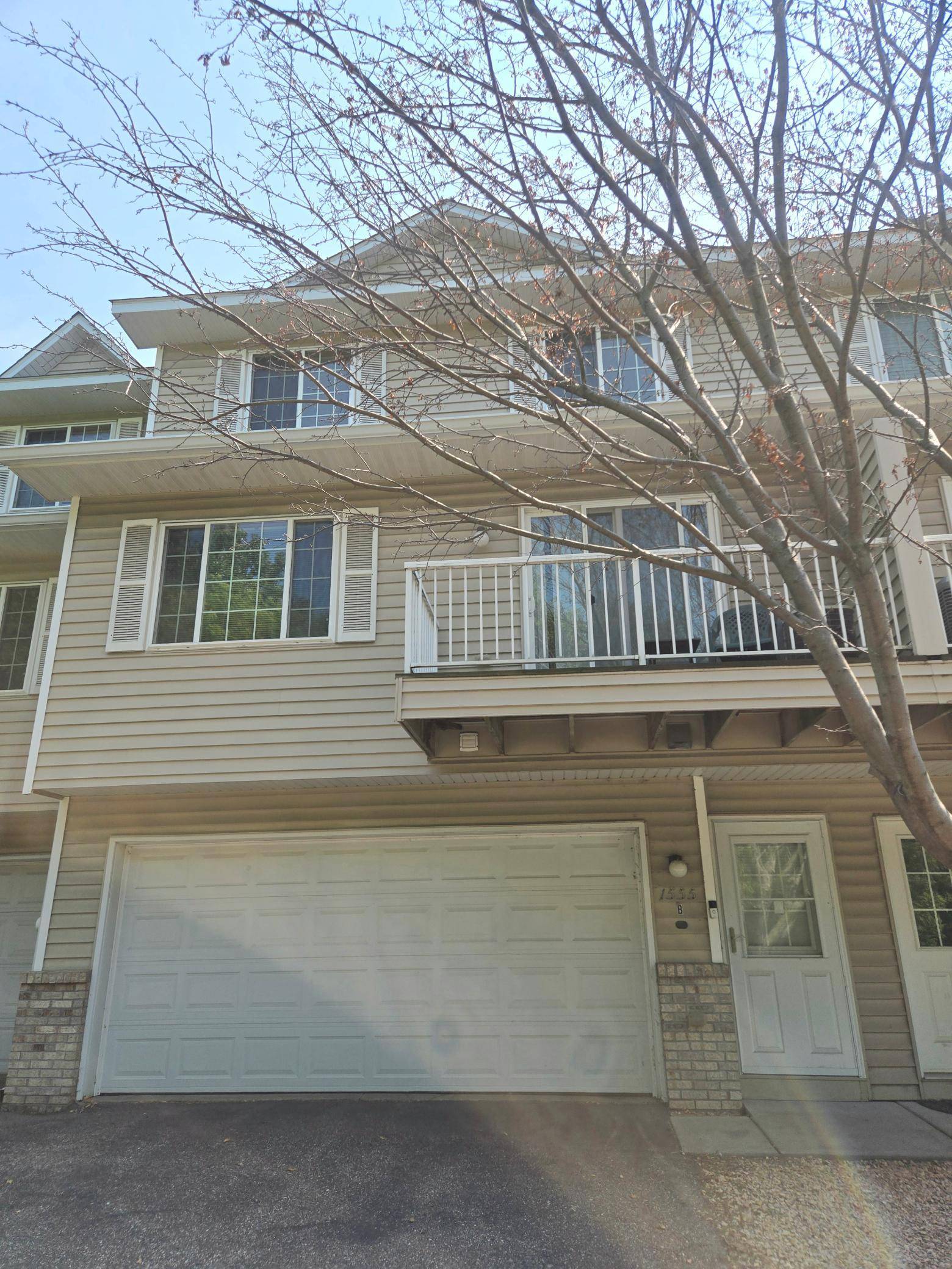 1555 County Road D E #B, Maplewood, MN 55109