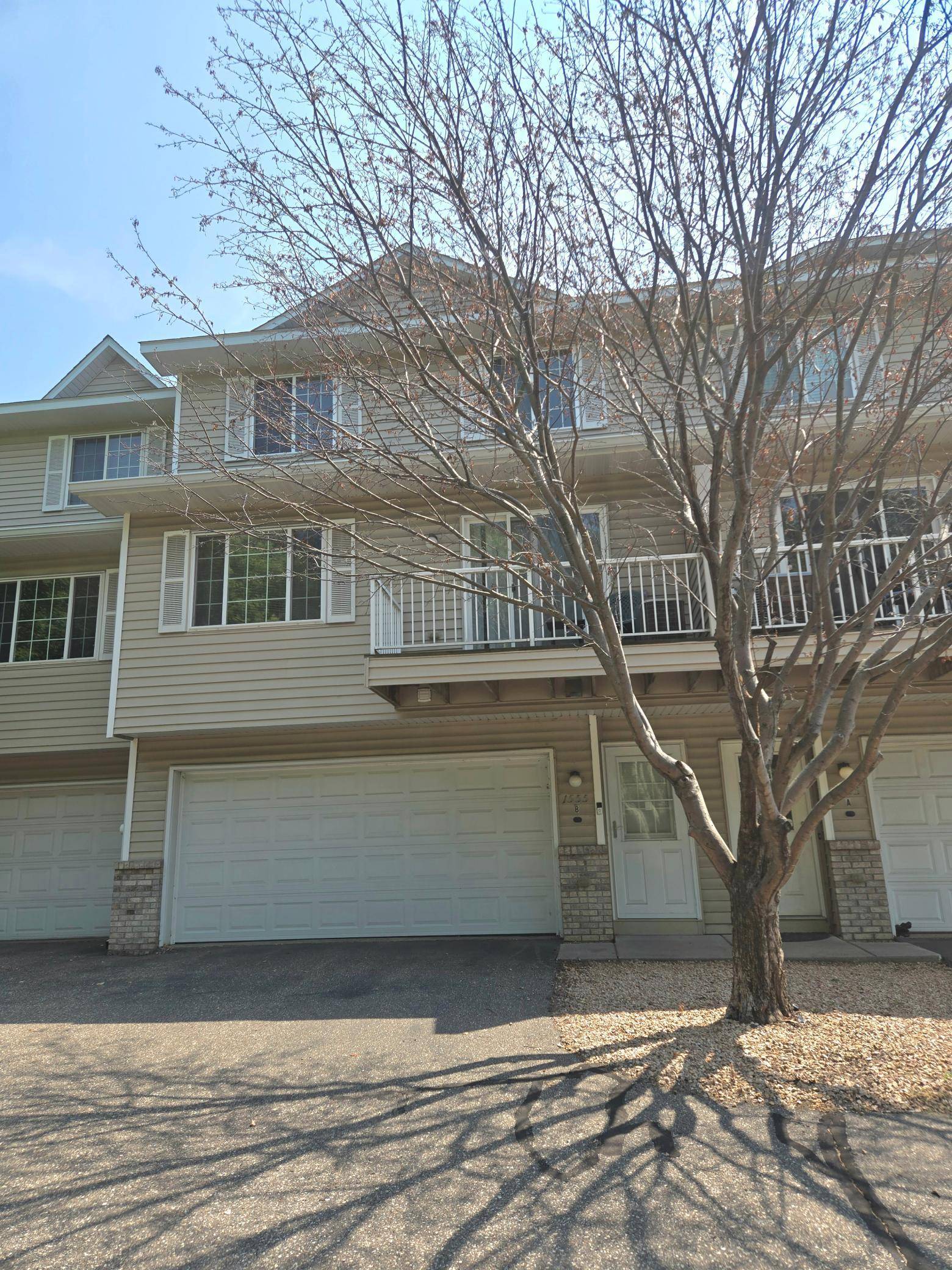 1555 County Road D E #B, Maplewood, MN 55109