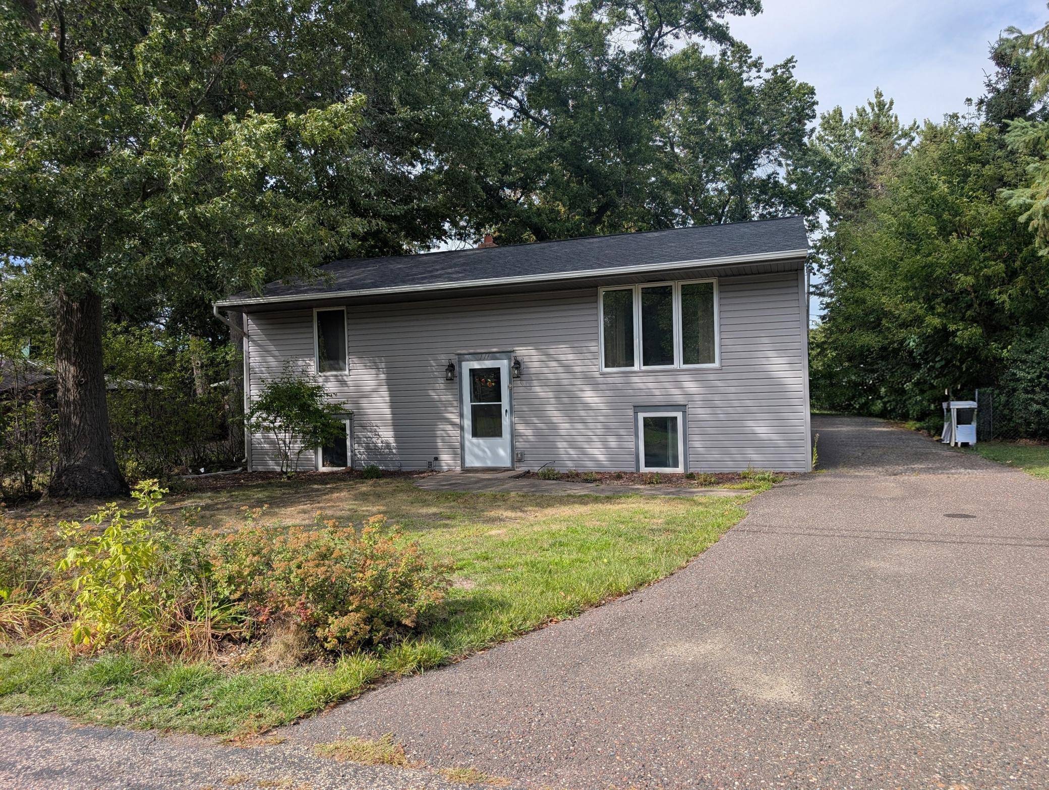 171 Hanson RD, Mahtomedi, MN 55115