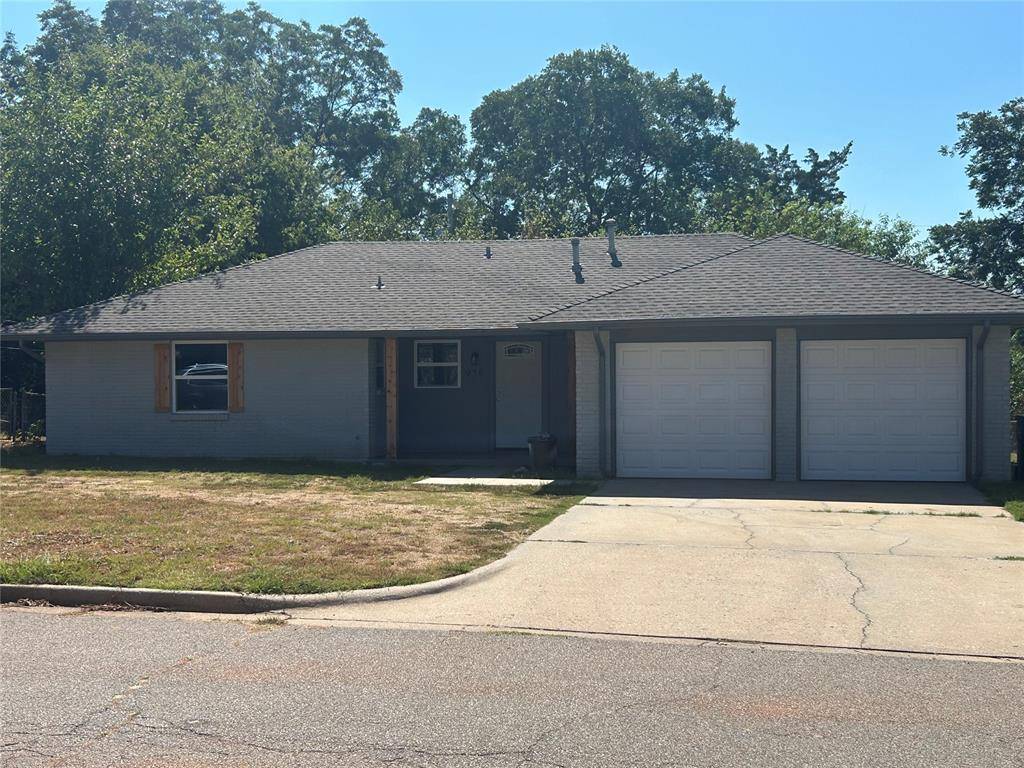 936 W Lovers LN, Purcell, OK 73080