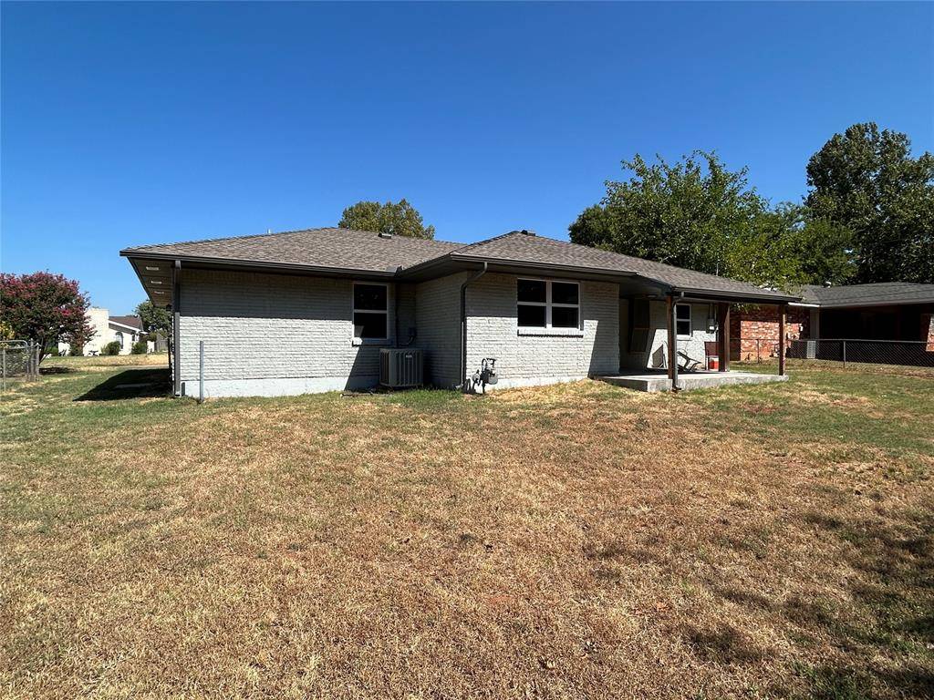 936 W Lovers LN, Purcell, OK 73080
