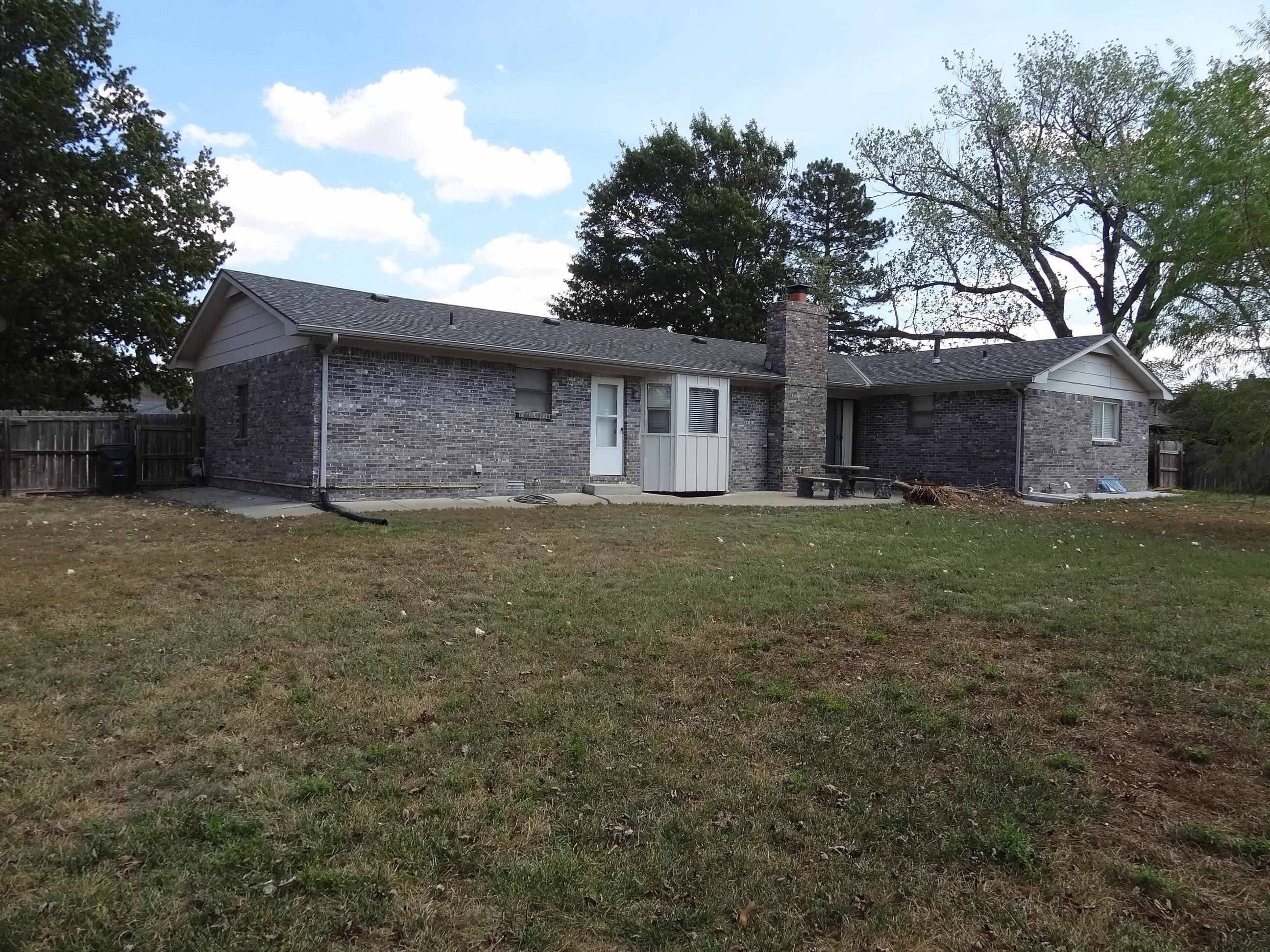 1105 S Laurel, Wichita, KS 67207