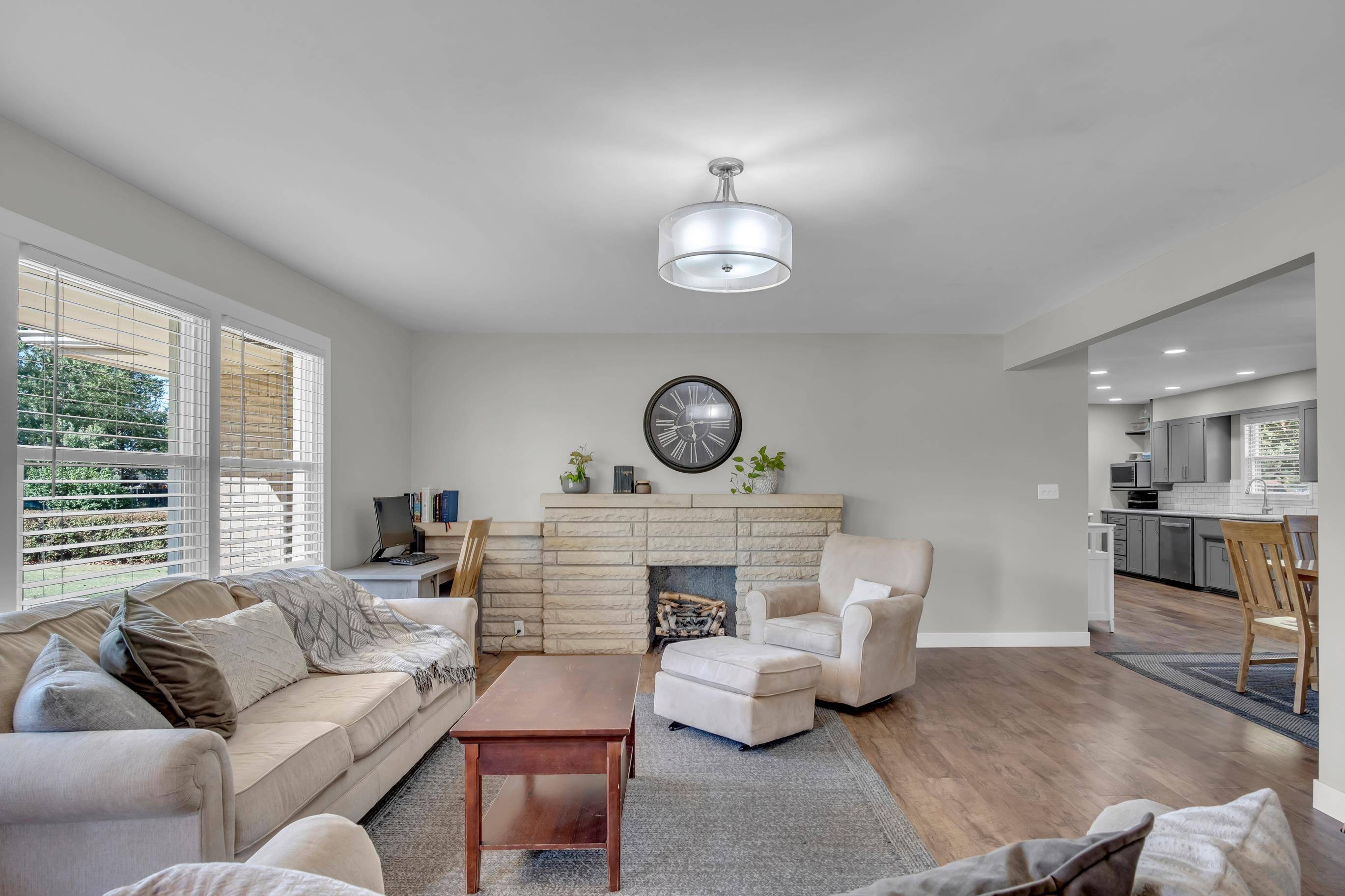 412 SE 11th St., Newton, KS 67114