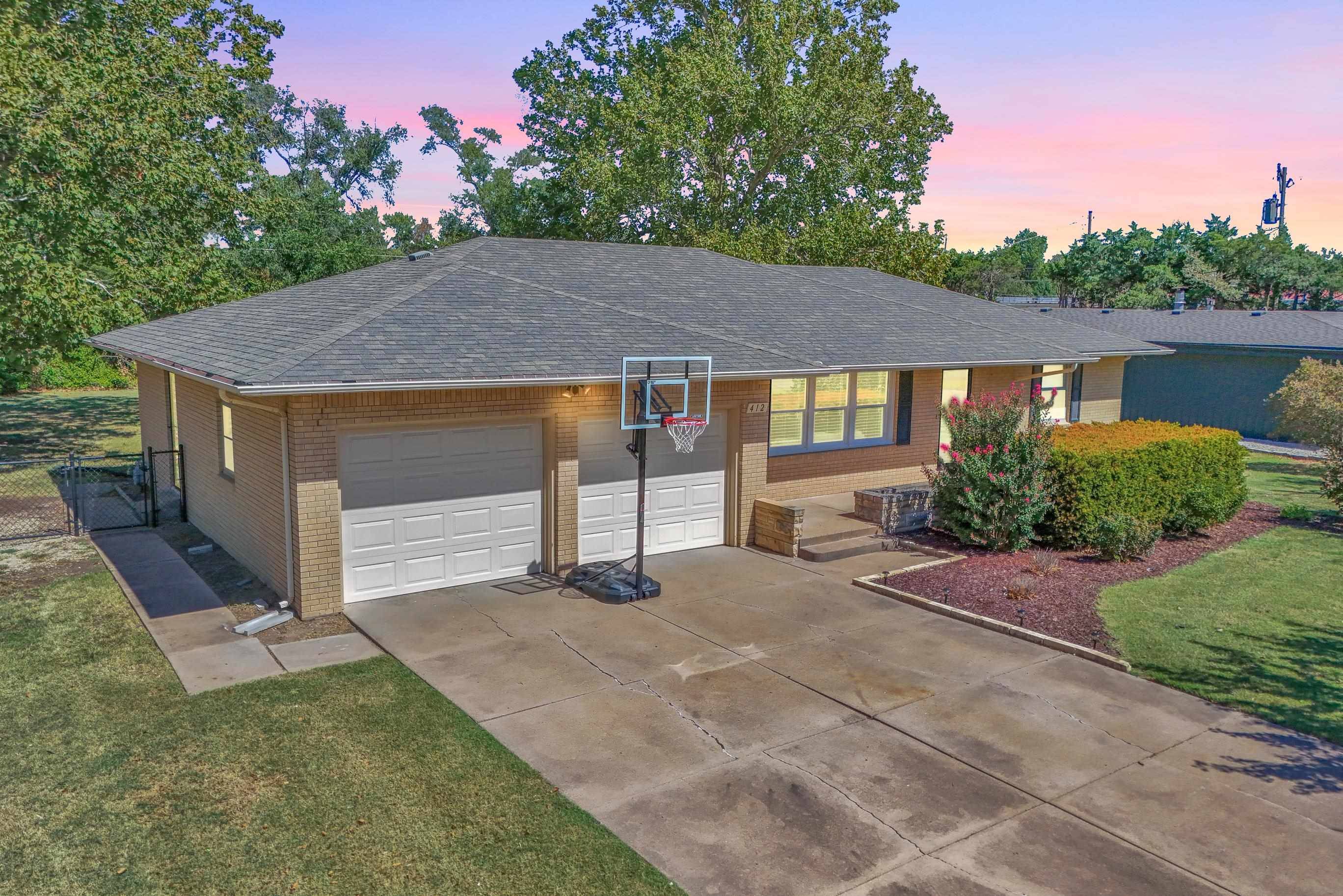 412 SE 11th St., Newton, KS 67114