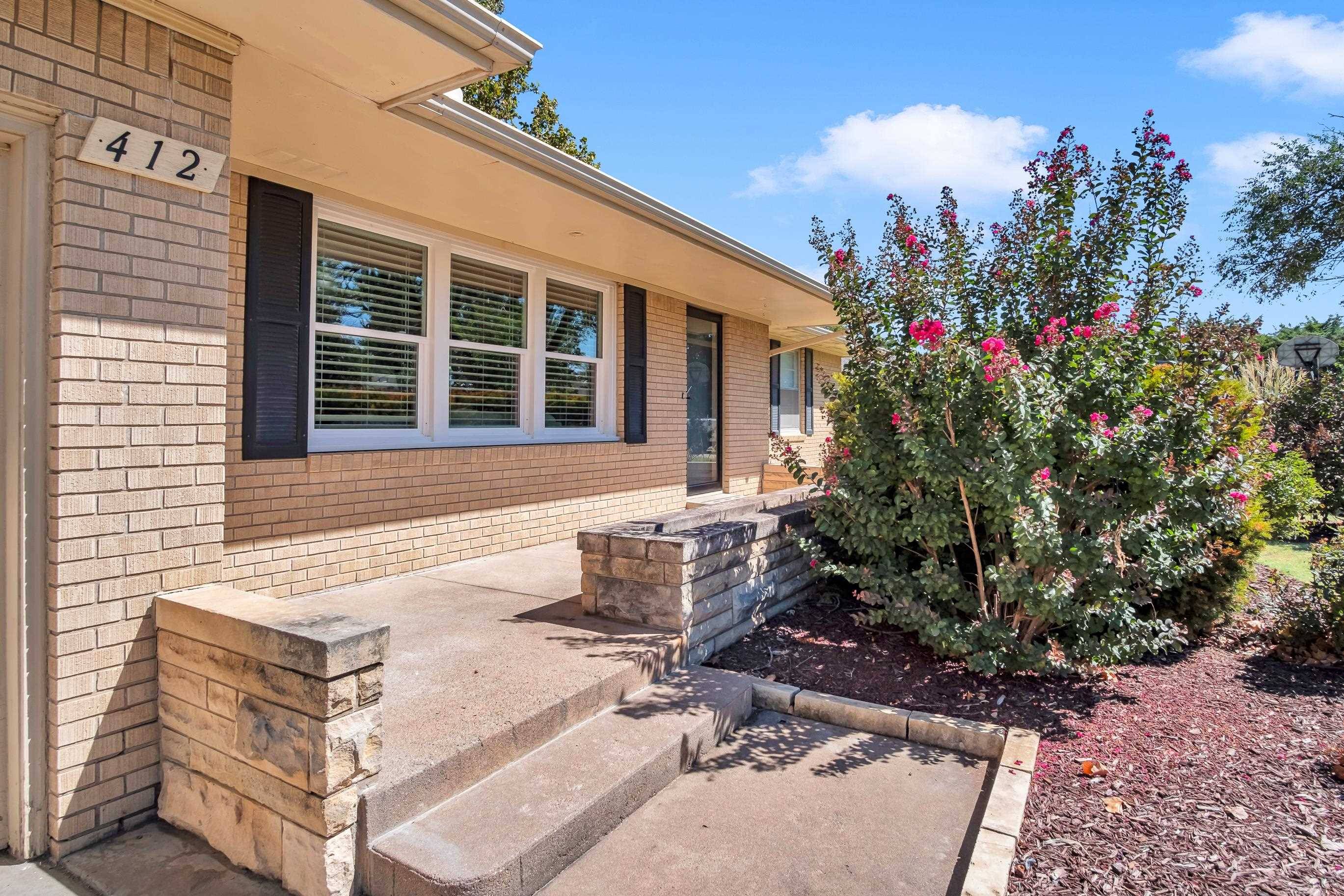 412 SE 11th St., Newton, KS 67114