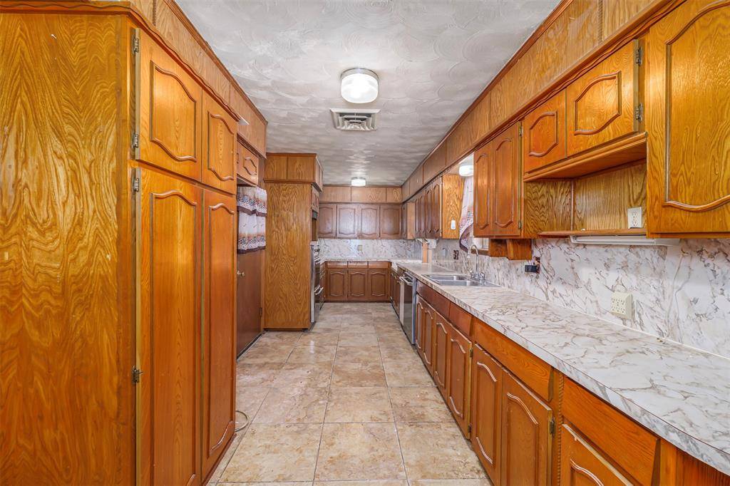 4557 Dee Lane, Haltom City, TX 76117