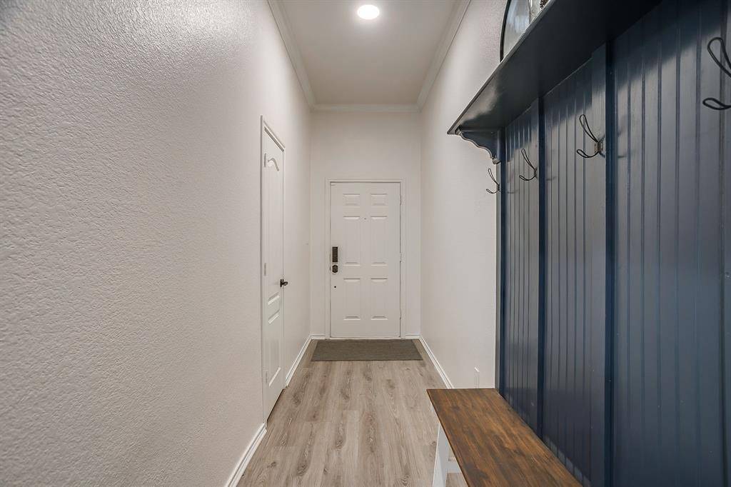 210 Willow Creek Drive, Weatherford, TX 76085