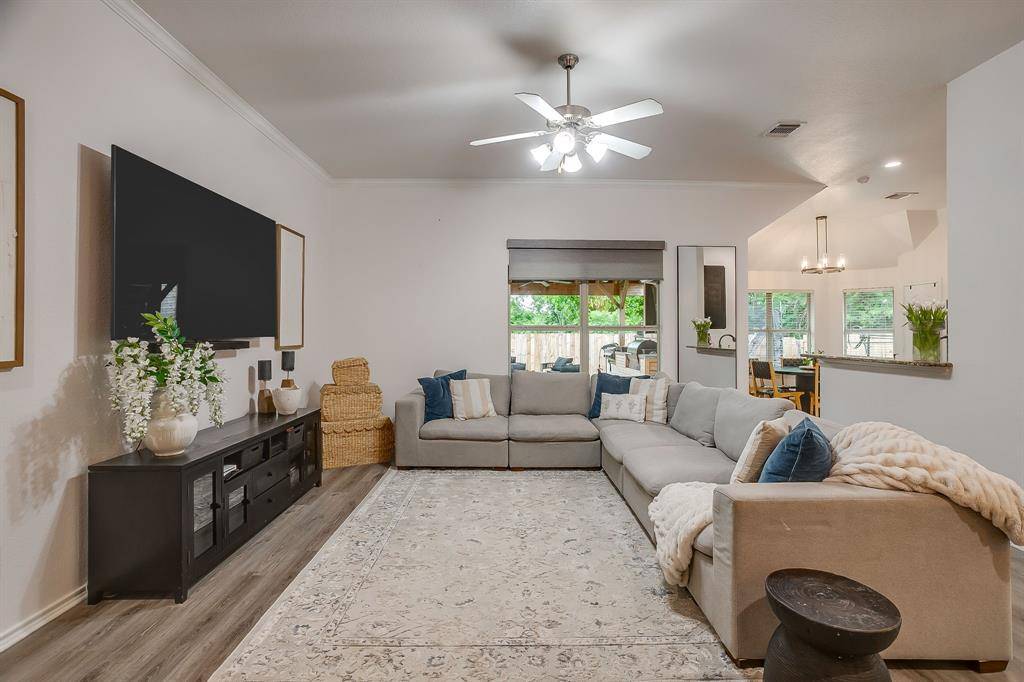 210 Willow Creek Drive, Weatherford, TX 76085
