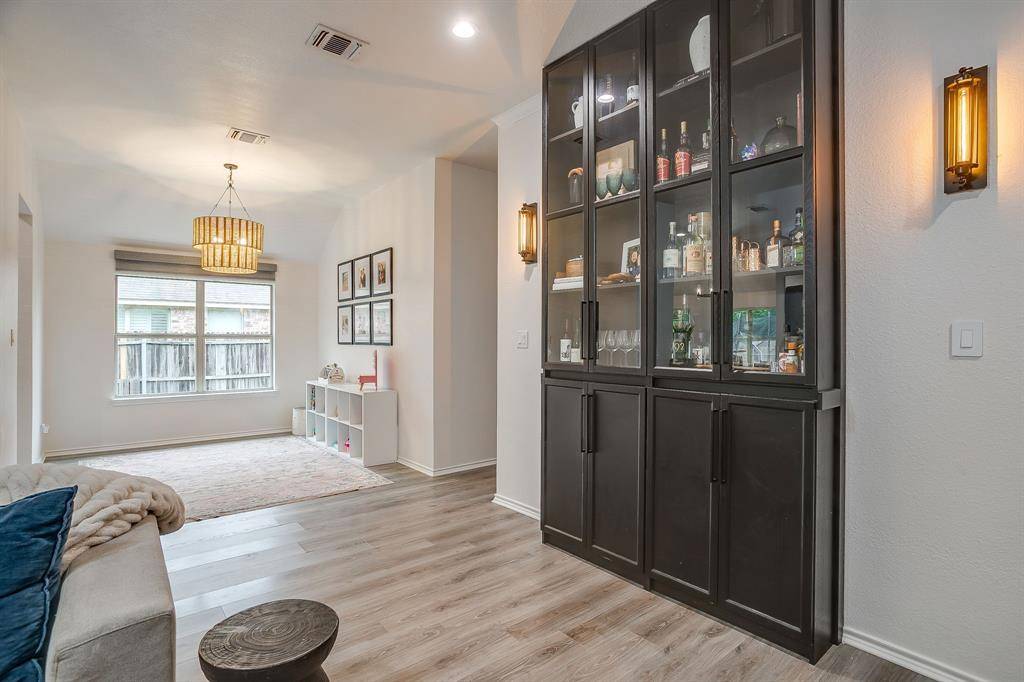 210 Willow Creek Drive, Weatherford, TX 76085