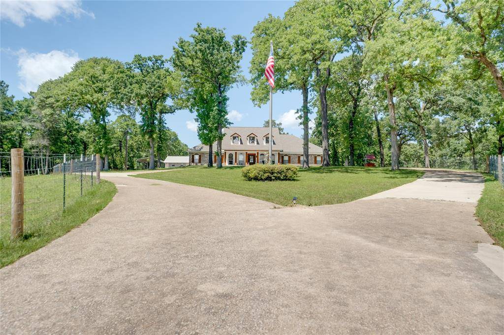 231 An County Road 2105, Palestine, TX 75801