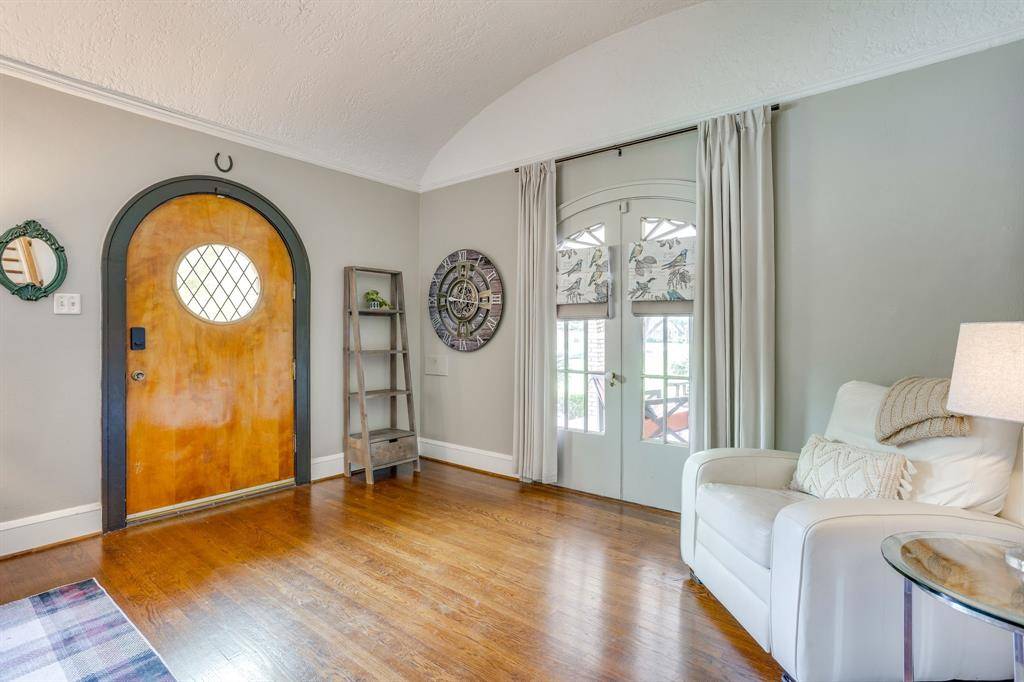 2041 Hawthorne Avenue, Fort Worth, TX 76110