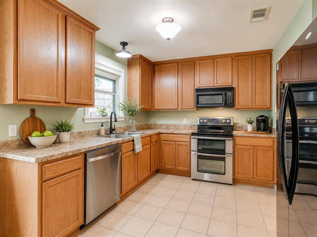 613 Cessna Court, Saginaw, TX 76179