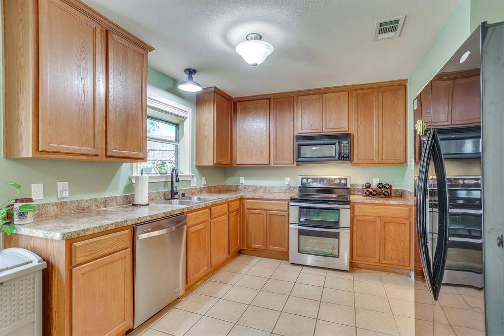 613 Cessna Court, Saginaw, TX 76179