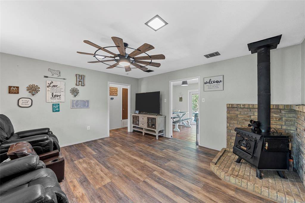 611 Rosenthal Road, Lorena, TX 76655