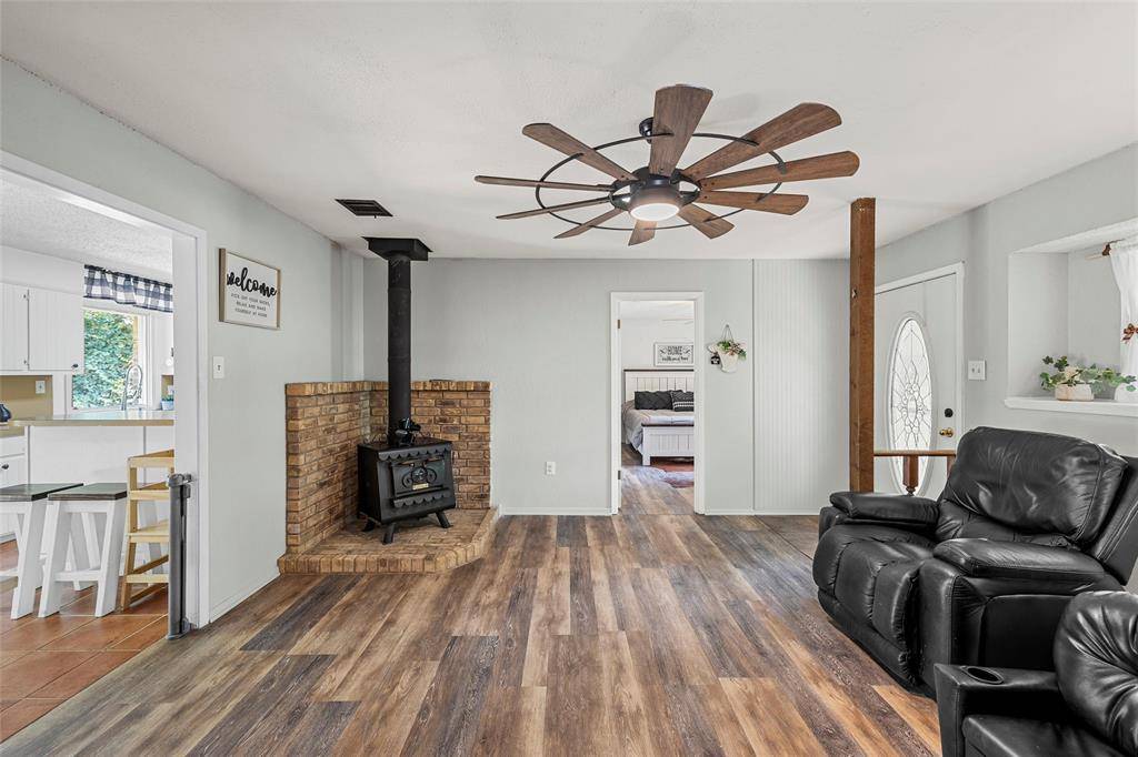 611 Rosenthal Road, Lorena, TX 76655