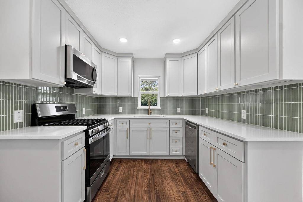 409 S Barnett Avenue, Dallas, TX 75211