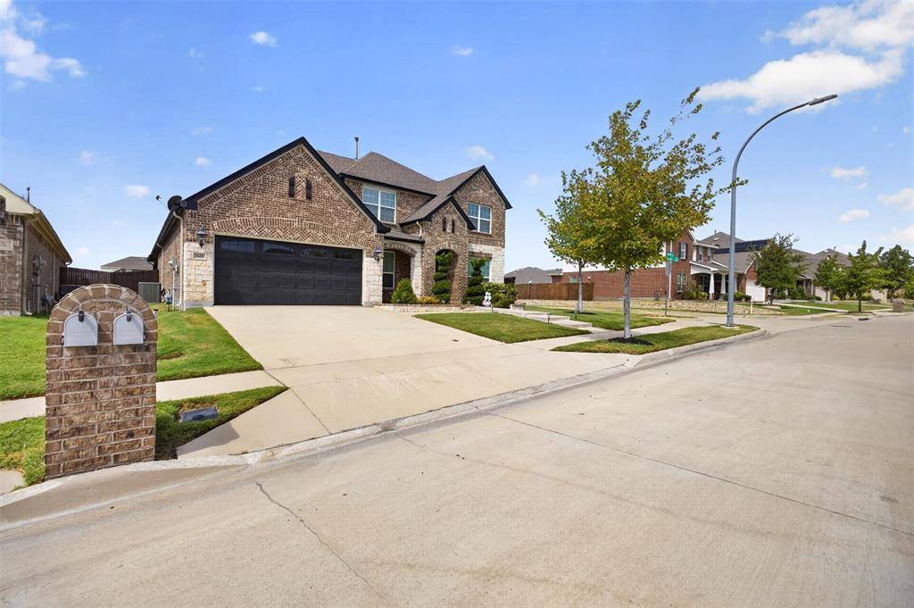 8125 Charford Drive, Fort Worth, TX 76131