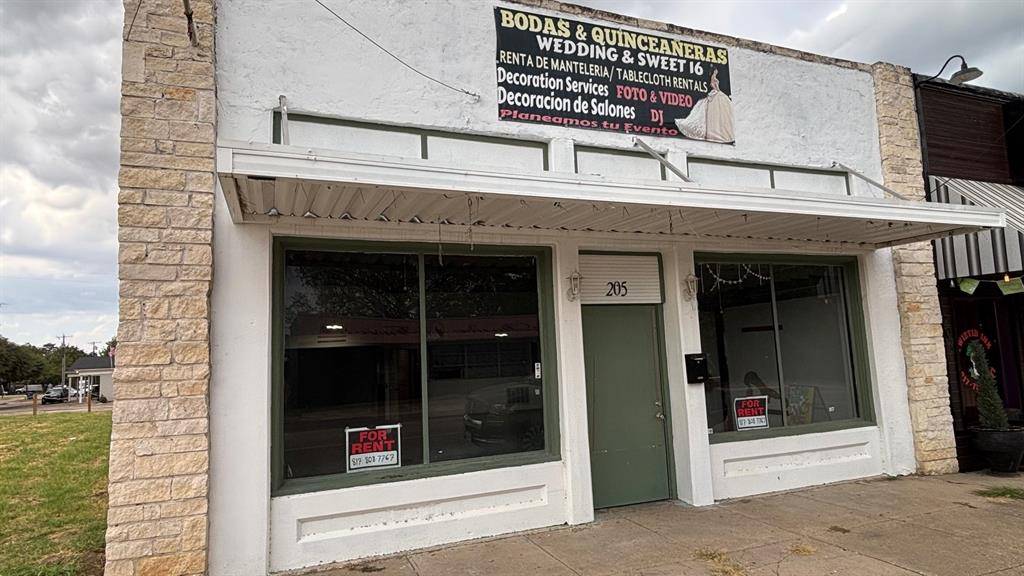 205 E College Avenue, Alvarado, TX 76009