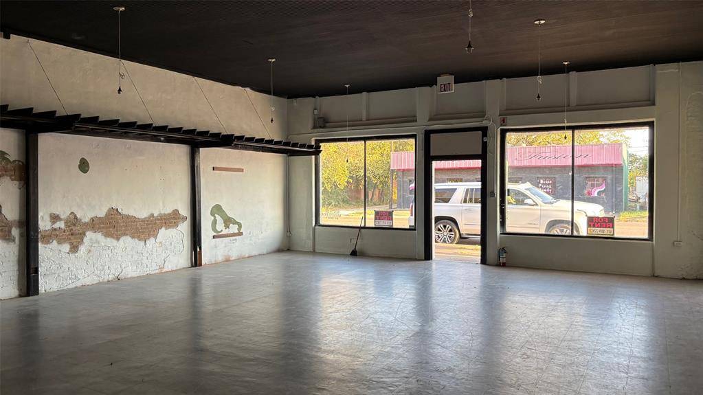 205 E College Avenue, Alvarado, TX 76009