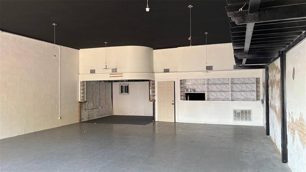 205 E College Avenue, Alvarado, TX 76009