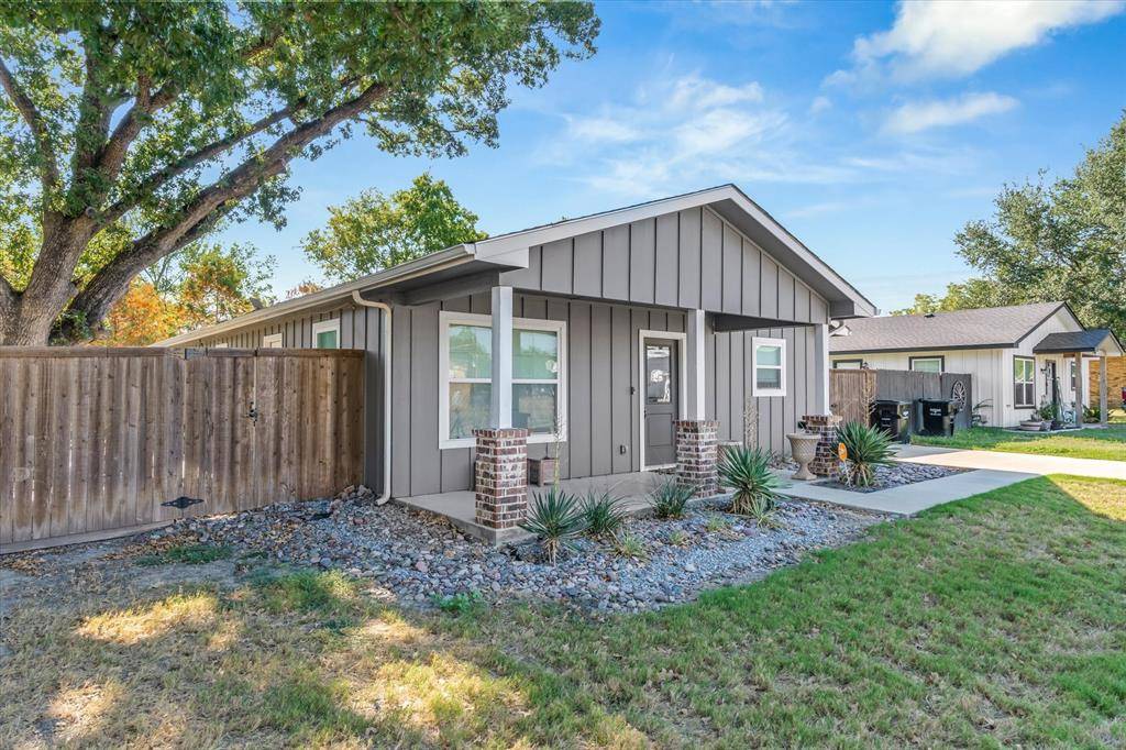309 S Crockett Street, Edgewood, TX 75117
