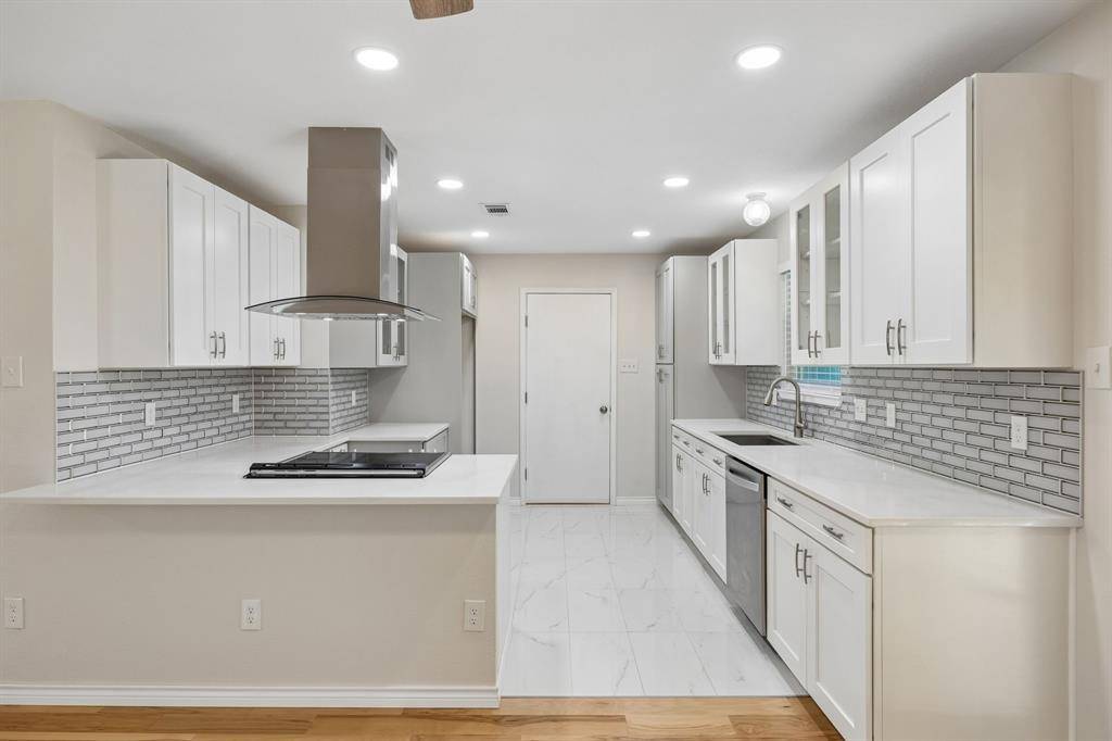 947 E Oakdale Road, Irving, TX 75060
