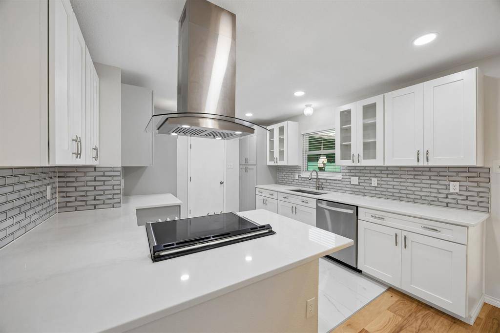 947 E Oakdale Road, Irving, TX 75060