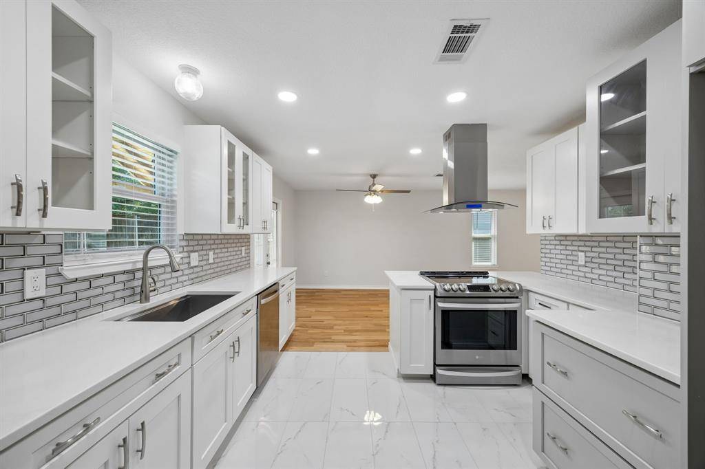 947 E Oakdale Road, Irving, TX 75060