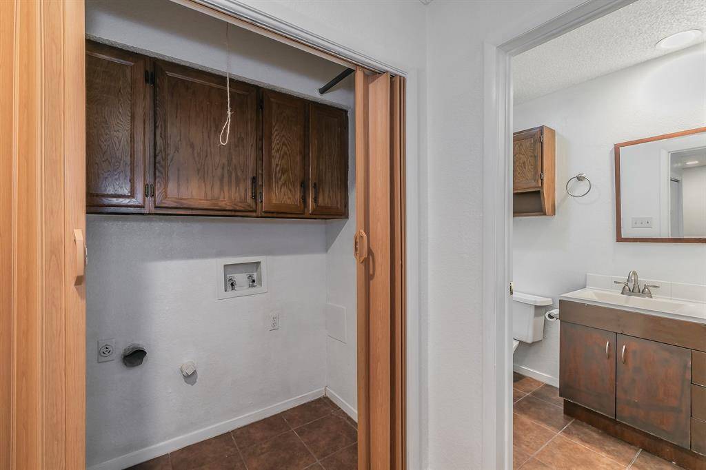 611 Lost Springs Court #B, Arlington, TX 76012