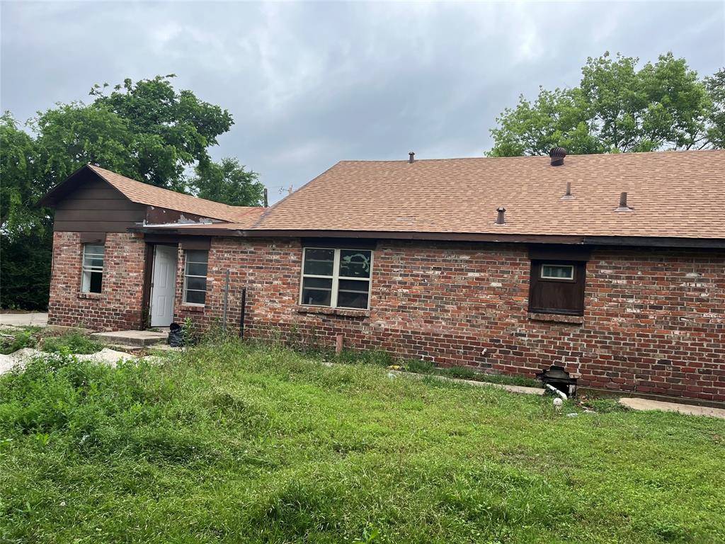 6921 Charbonneau Road, Lake Worth, TX 76135