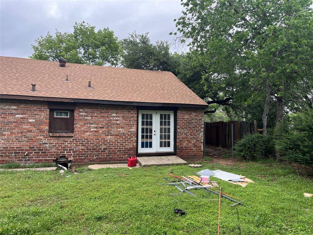 6921 Charbonneau Road, Lake Worth, TX 76135