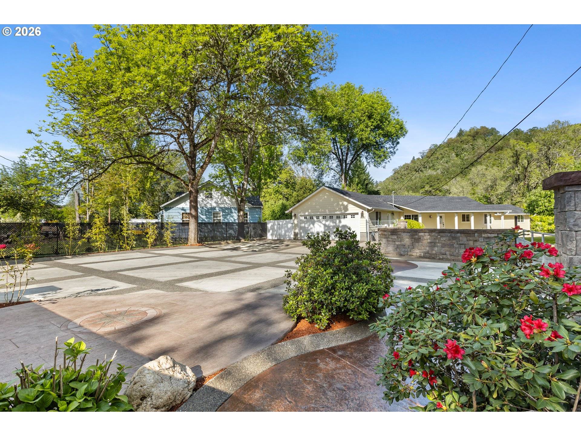4081 NE DOUGLAS AVE, Roseburg, OR 97470