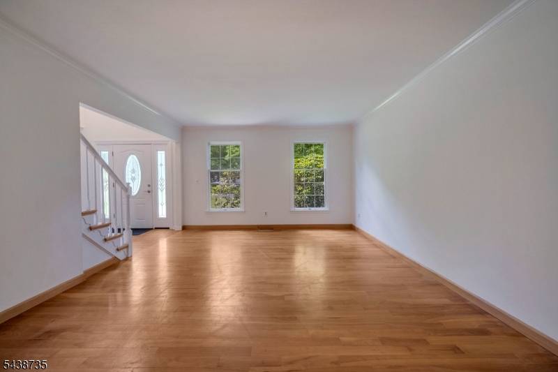 8 Glen Eagles Rd, Washington Twp., NJ 07882