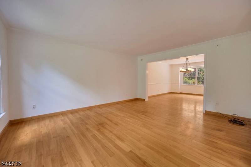 8 Glen Eagles Rd, Washington Twp., NJ 07882