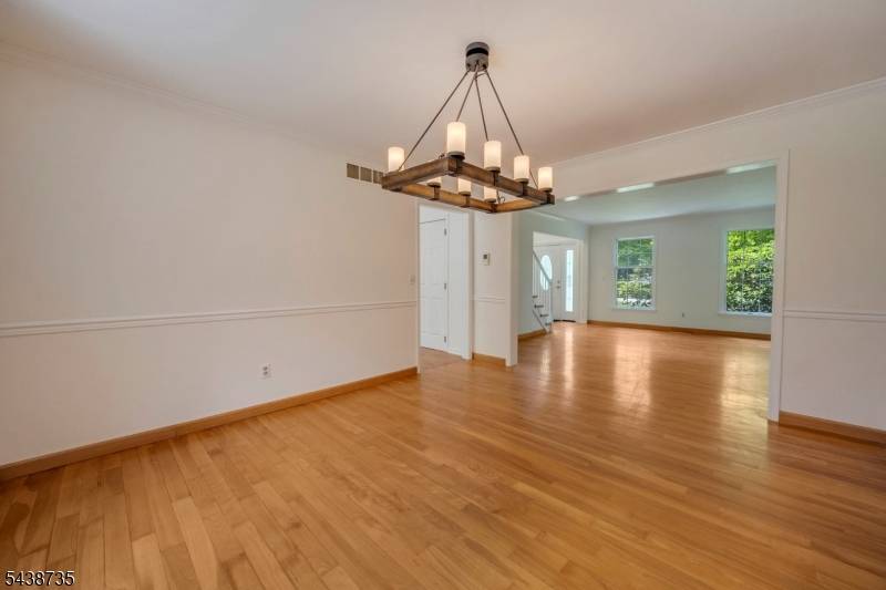 8 Glen Eagles Rd, Washington Twp., NJ 07882