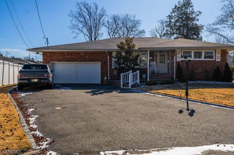 1015 Georgian Dr, Linden City, NJ 07036