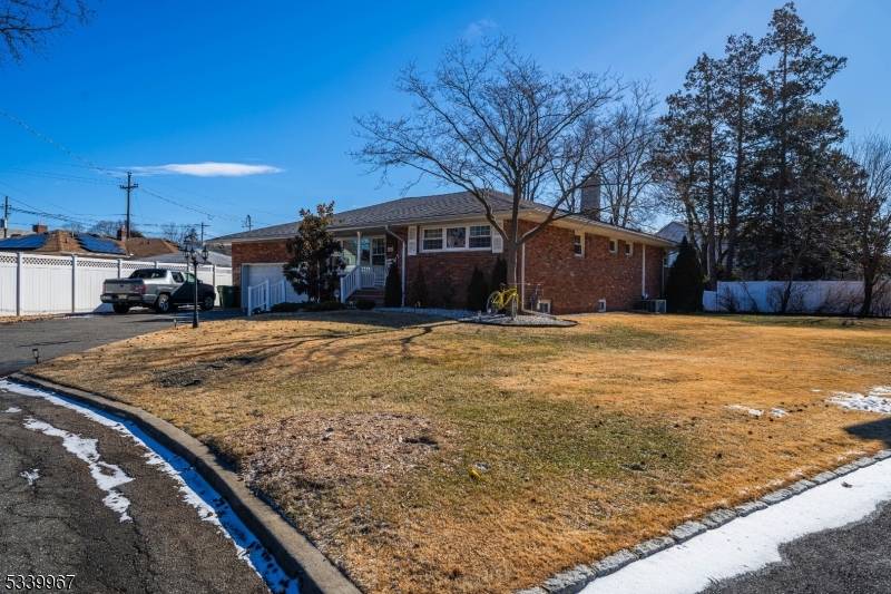 1015 Georgian Dr, Linden City, NJ 07036