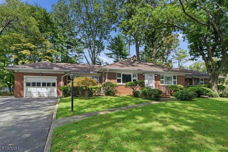23 Glendale Dr, Freehold Twp., NJ 07728