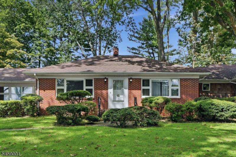 23 Glendale Dr, Freehold Twp., NJ 07728