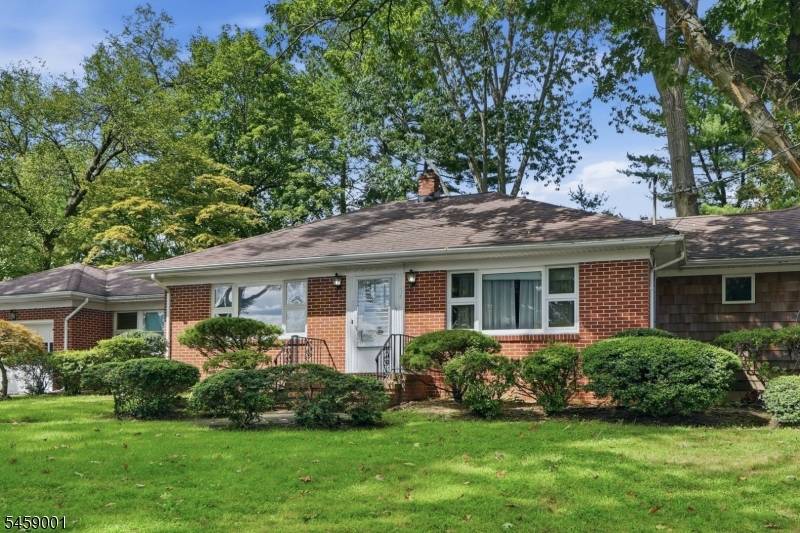 23 Glendale Dr, Freehold Twp., NJ 07728