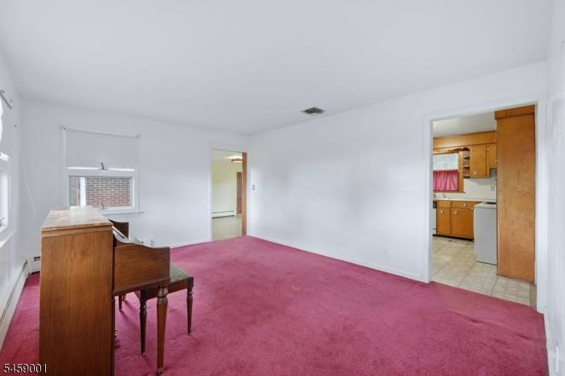 23 Glendale Dr, Freehold Twp., NJ 07728