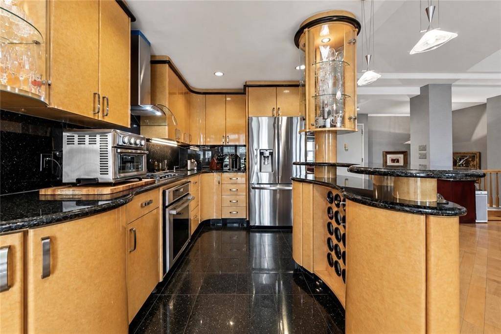 100 Oceana DR West #3F, Brooklyn, NY 11235